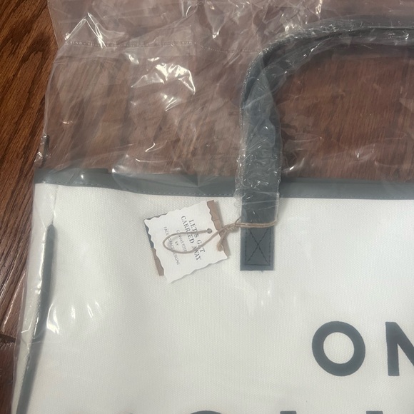 On Holiday Tote - Picture 3 of 4